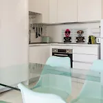 Designer House In Repubblica Apartman